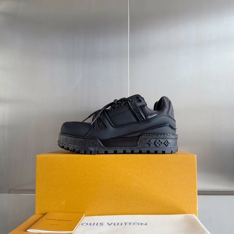 Louis Vuitton Trainer Sneaker Chic 31490