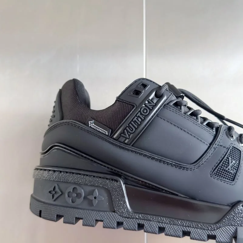 Louis Vuitton Trainer Sneaker Chic 31490