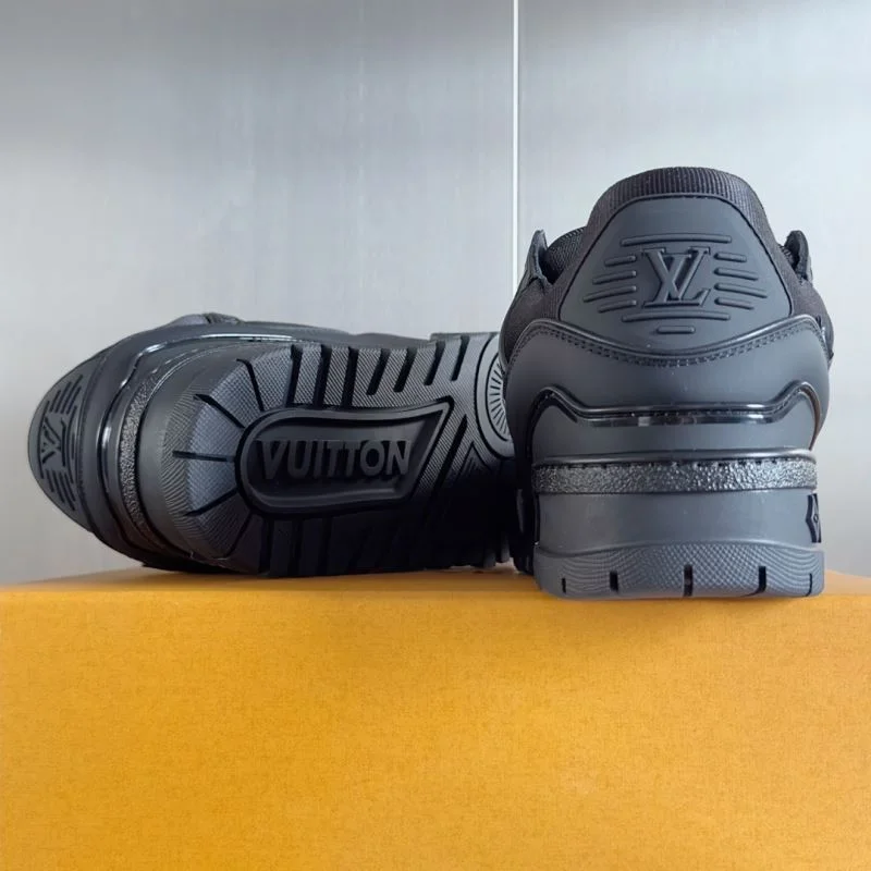 Louis Vuitton Trainer Sneaker Chic 31490