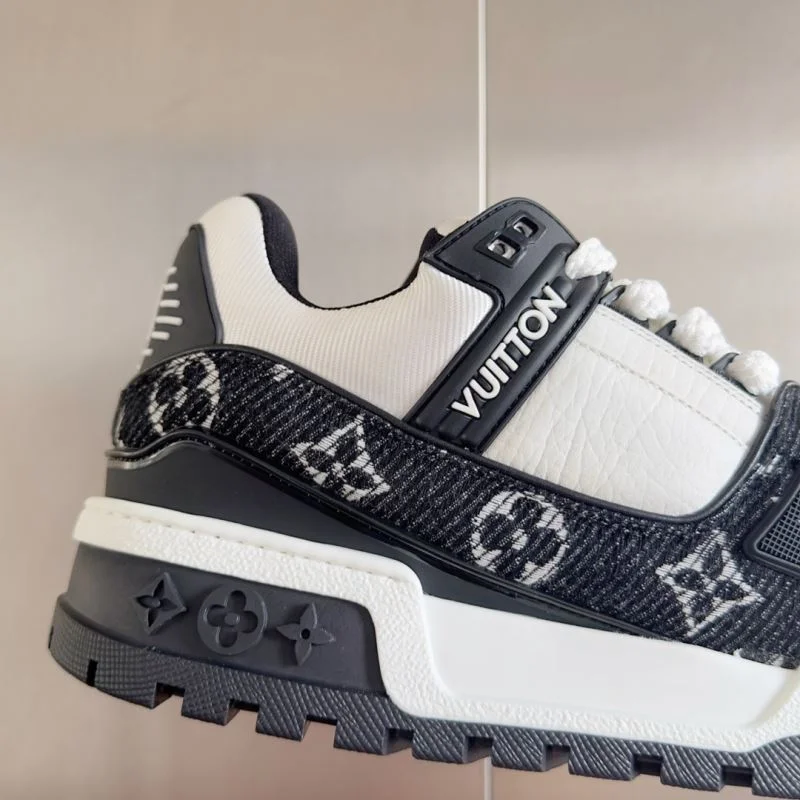 Louis Vuitton Trainer Sneaker Resilient 31487