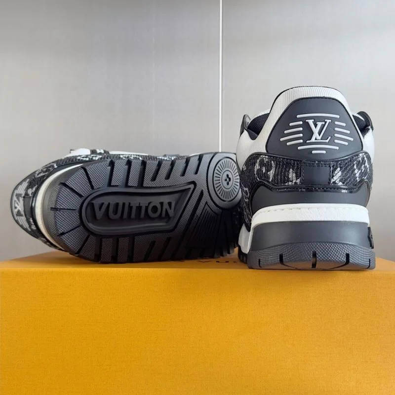 Louis Vuitton Trainer Sneaker Resilient 31487