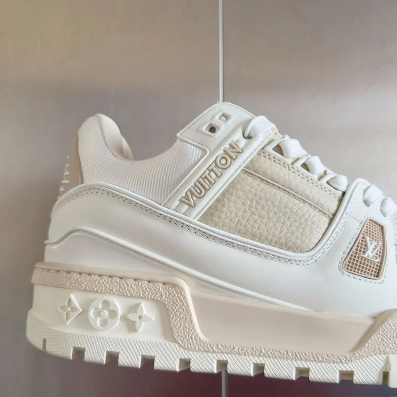 ModernLook Louis Vuitton Trainer Sneaker 31482
