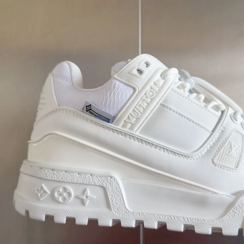 Louis Vuitton Trainer Sneaker Lightweight 31498