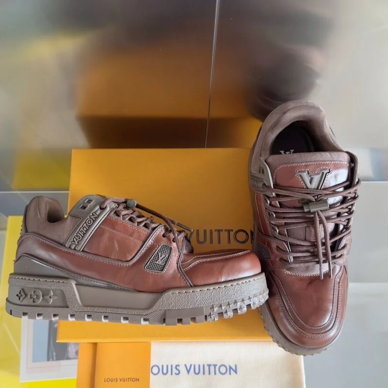 Cozy Louis Vuitton Trainer Sneaker 31483