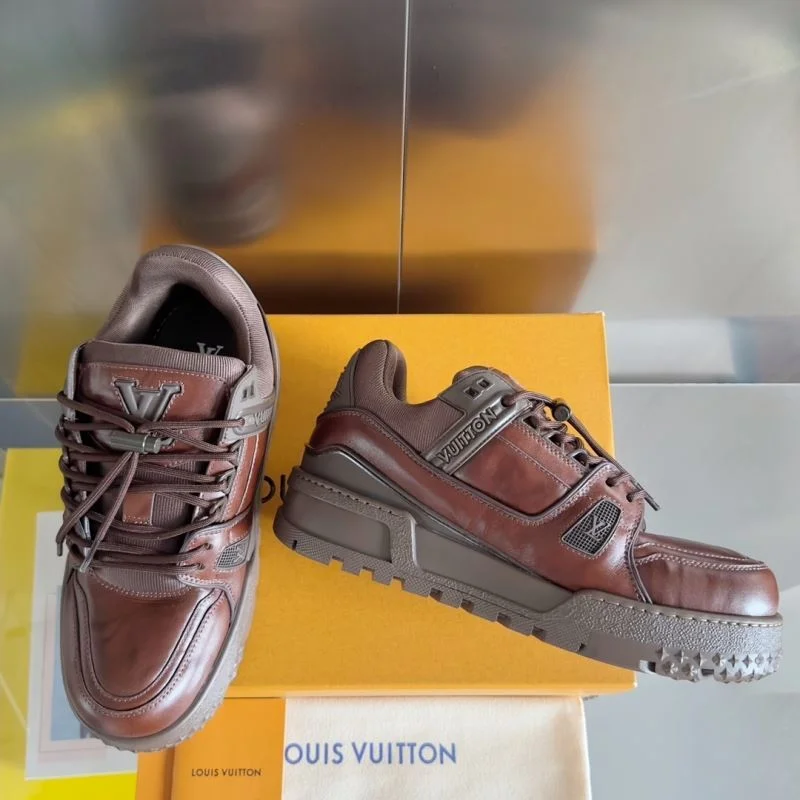 Cozy Louis Vuitton Trainer Sneaker 31483
