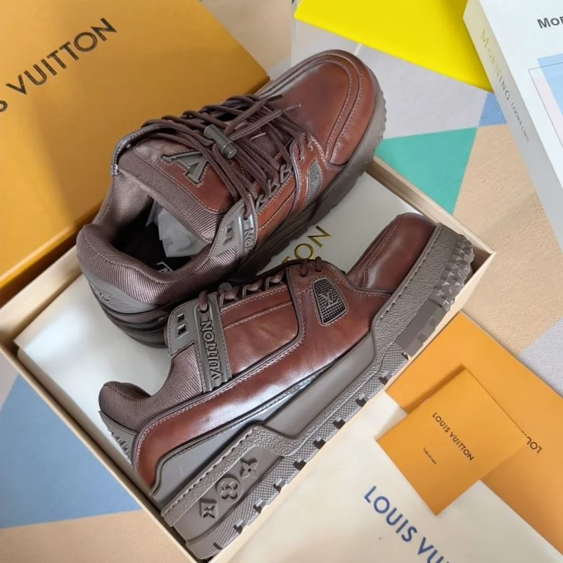 Cozy Louis Vuitton Trainer Sneaker 31483
