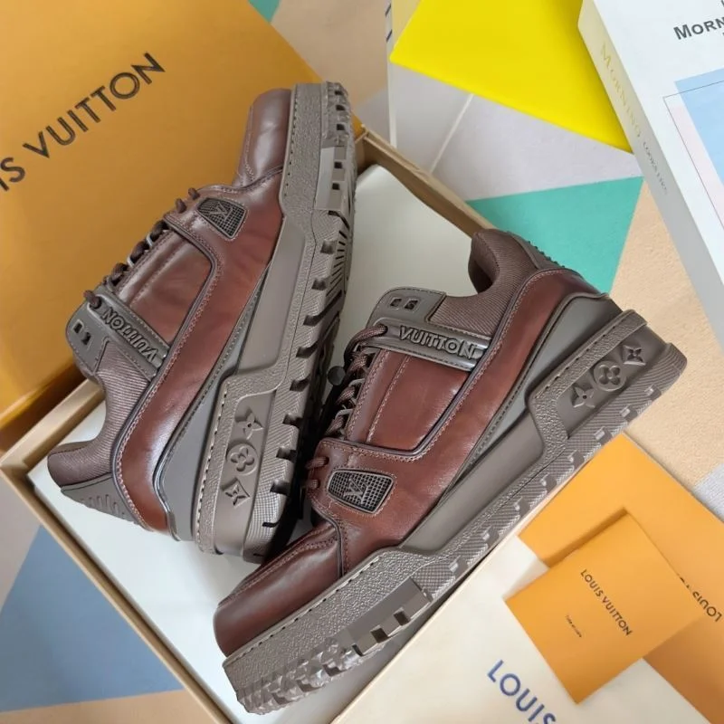 Cozy Louis Vuitton Trainer Sneaker 31483