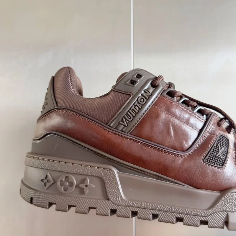 Cozy Louis Vuitton Trainer Sneaker 31483