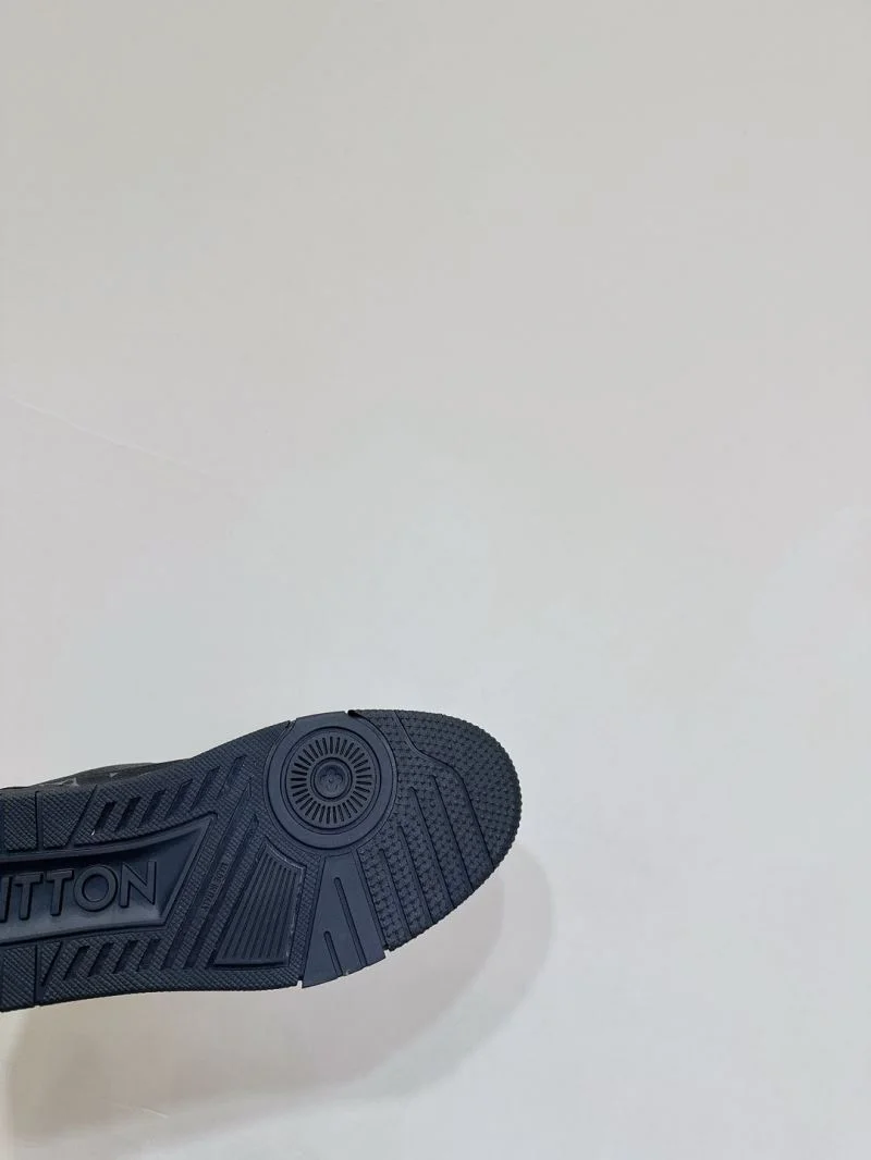 Louis Vuitton Trainer Sneaker Bright 31497