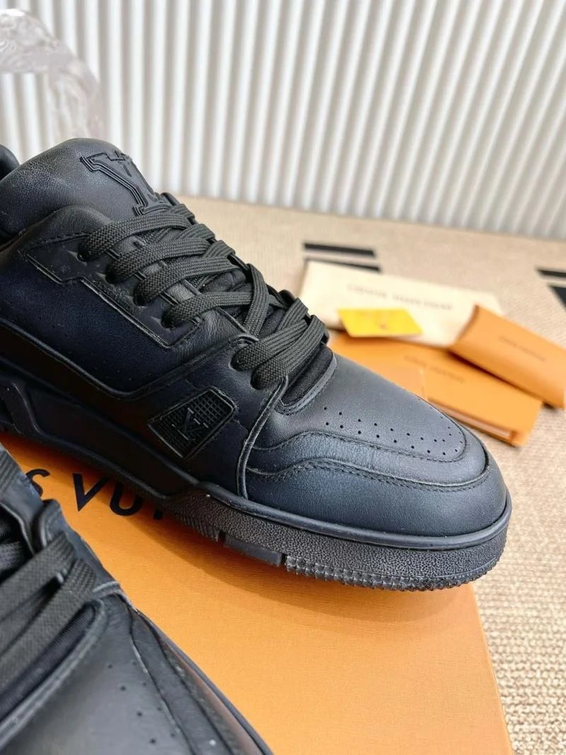 Sporty Louis Vuitton Trainer Sneaker 31480