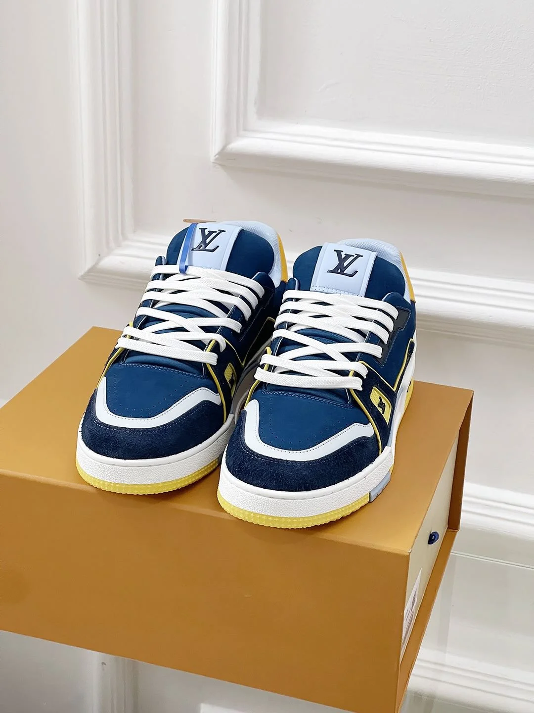 Lightweight Louis Vuitton Trainer Sneaker 31466