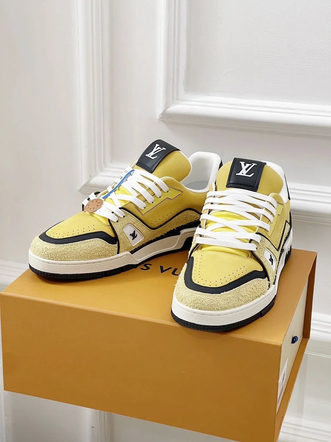 Bright Louis Vuitton Trainer Sneaker 31464