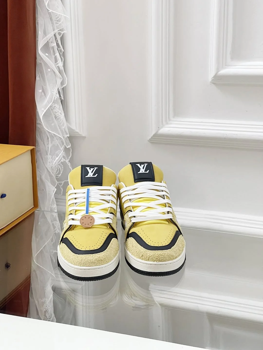 Bright Louis Vuitton Trainer Sneaker 31464