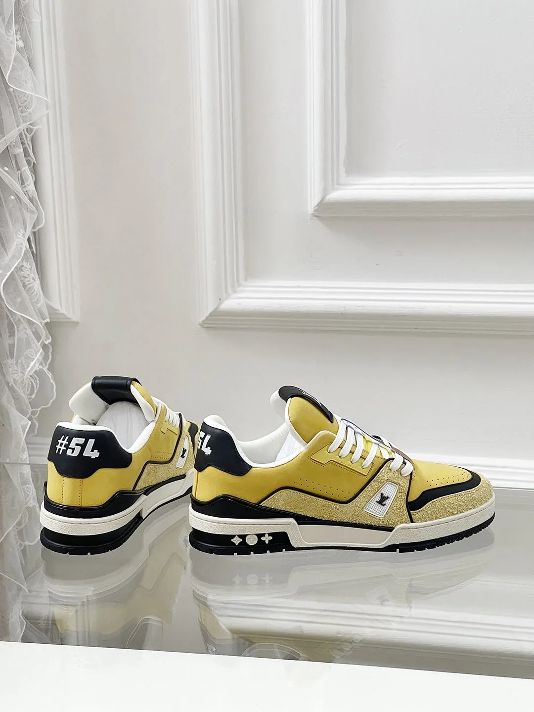 Bright Louis Vuitton Trainer Sneaker 31464