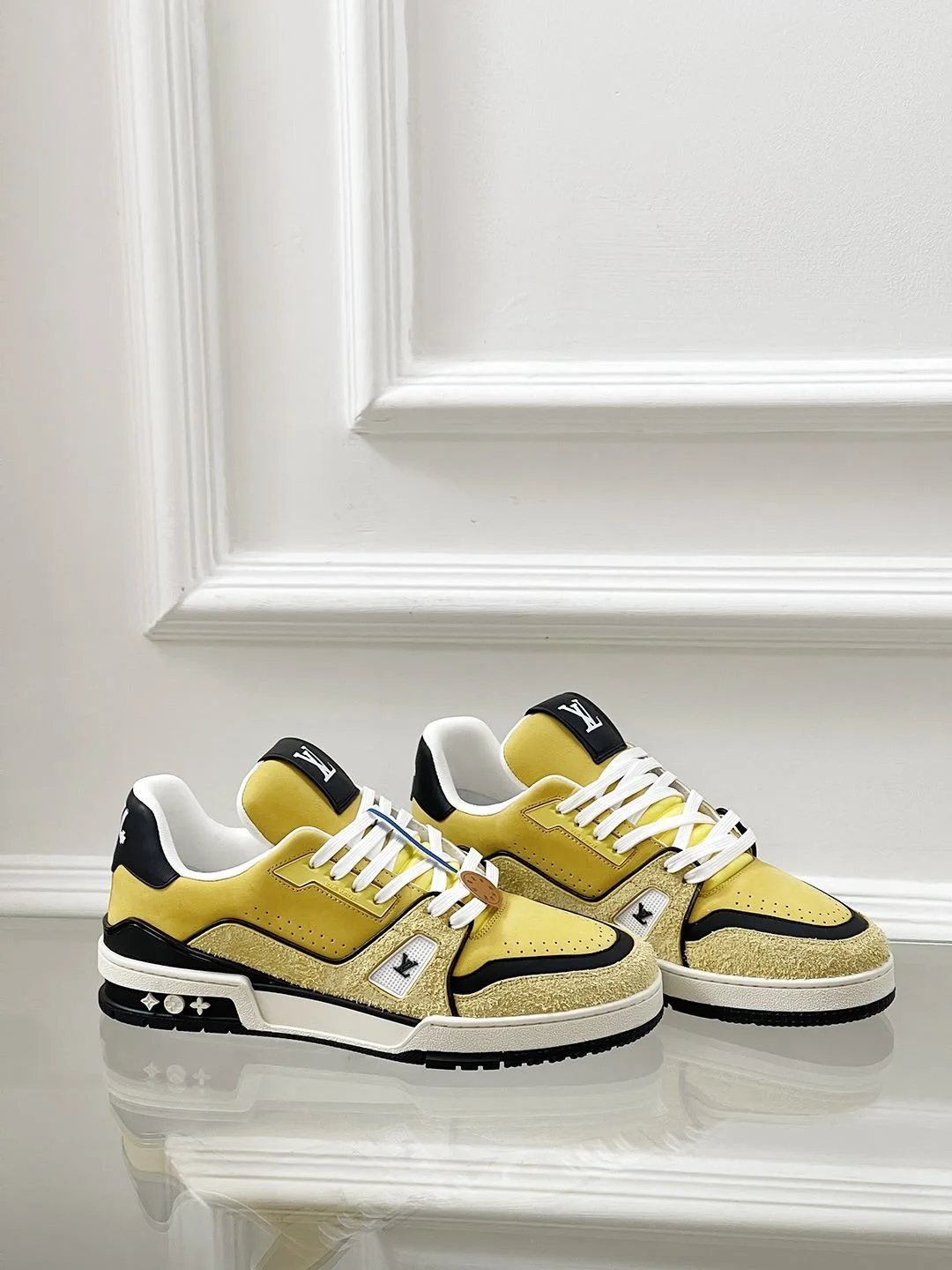 Bright Louis Vuitton Trainer Sneaker 31464