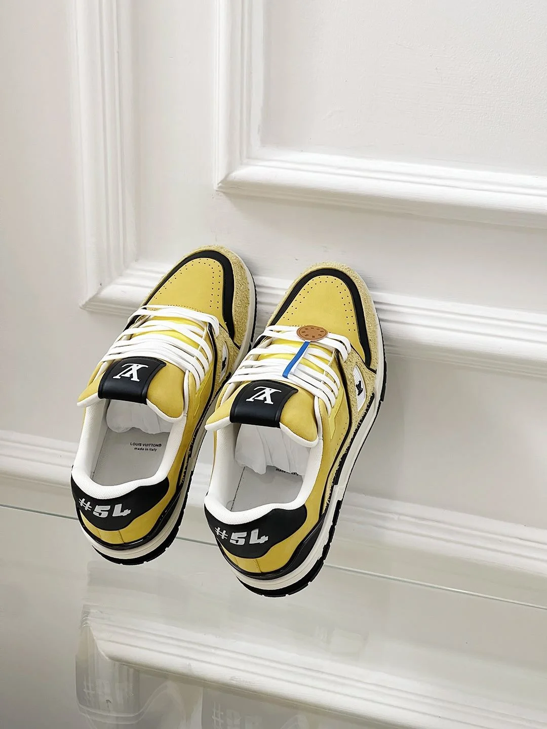 Bright Louis Vuitton Trainer Sneaker 31464
