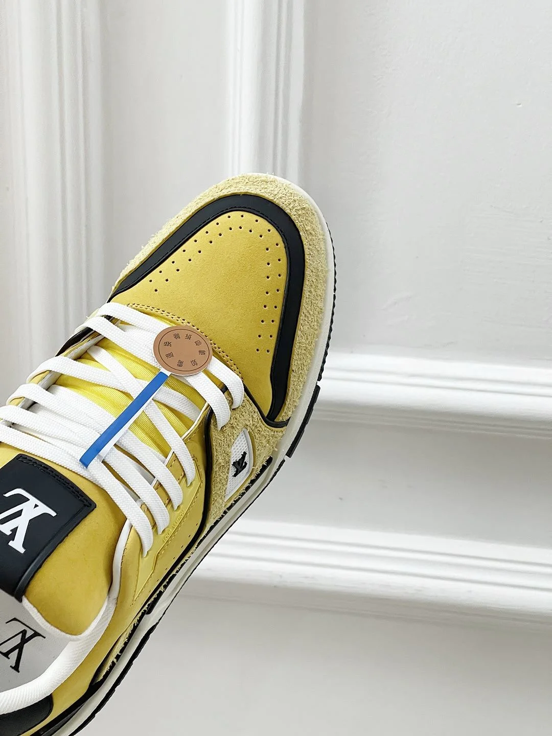 Bright Louis Vuitton Trainer Sneaker 31464
