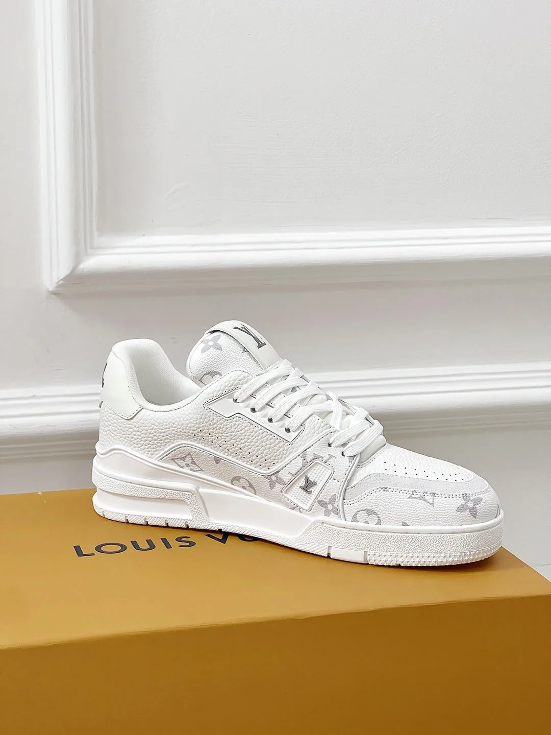 Louis Vuitton Trainer Sneaker HighQuality 31472
