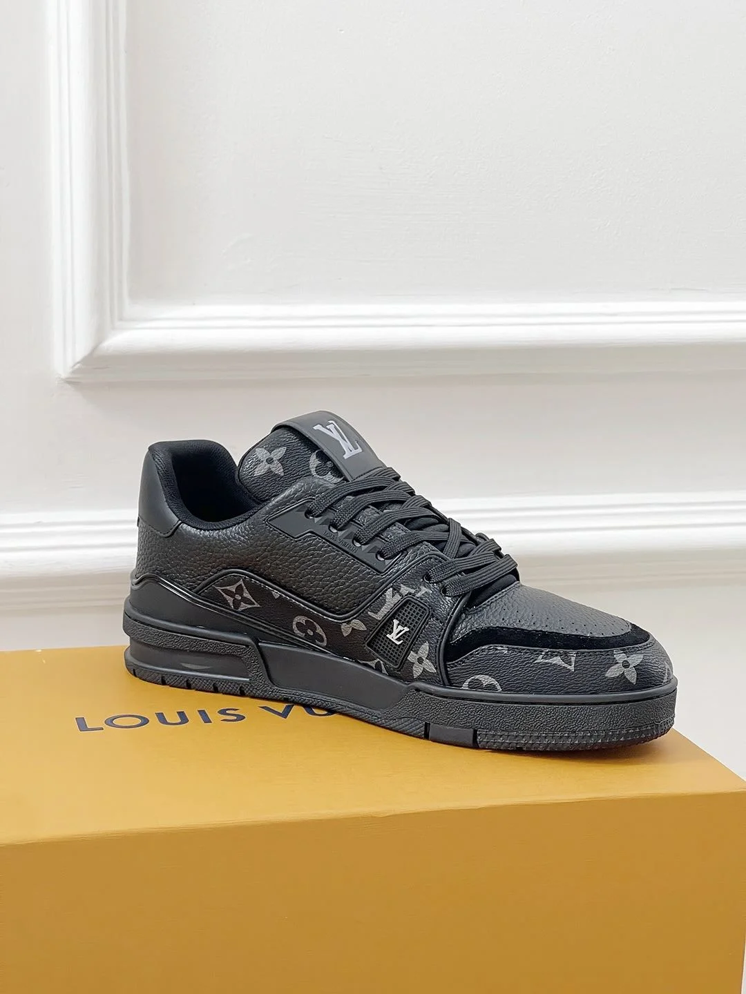 Louis Vuitton Trainer Sneaker Comfortable 31470