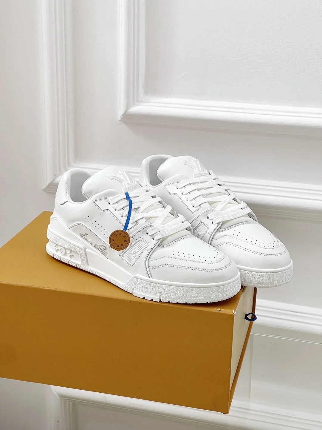 EyeCatching Louis Vuitton Trainer Sneaker 31468