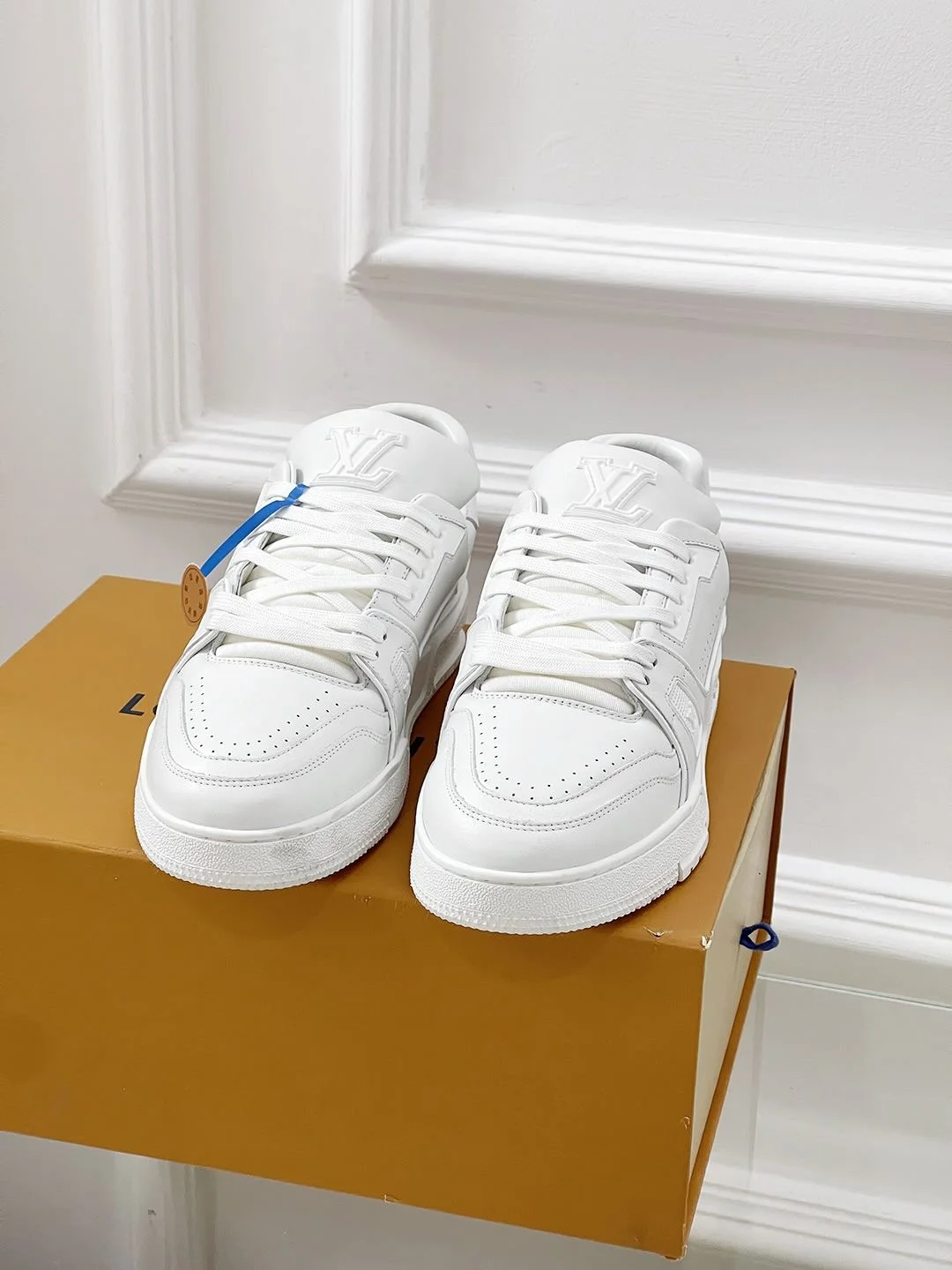 EyeCatching Louis Vuitton Trainer Sneaker 31468