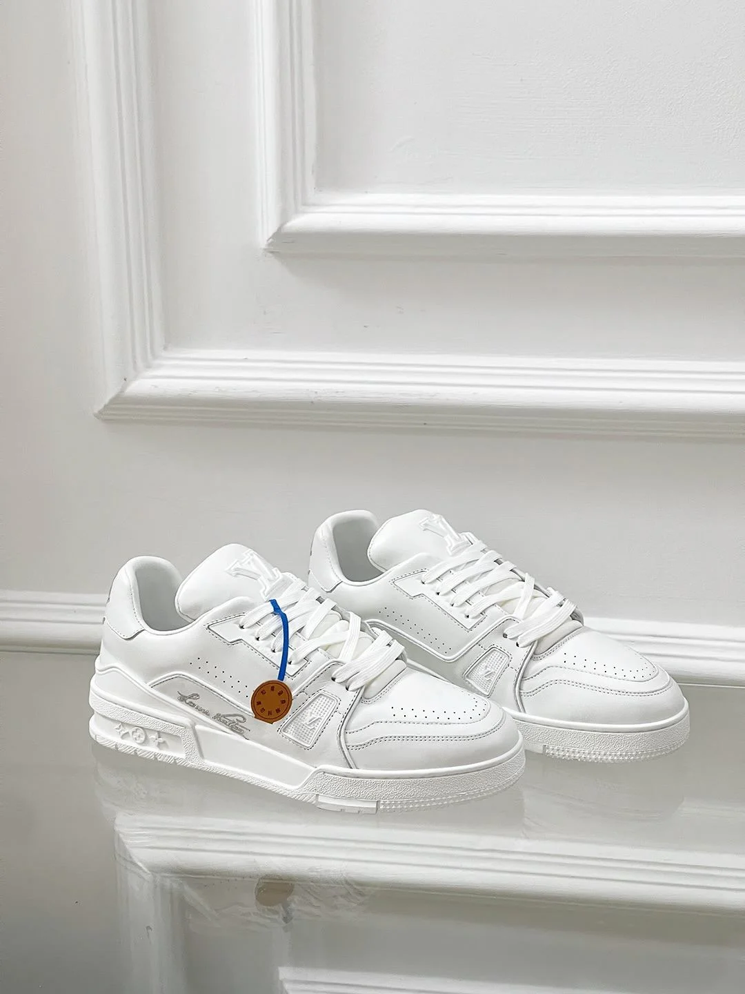 EyeCatching Louis Vuitton Trainer Sneaker 31468