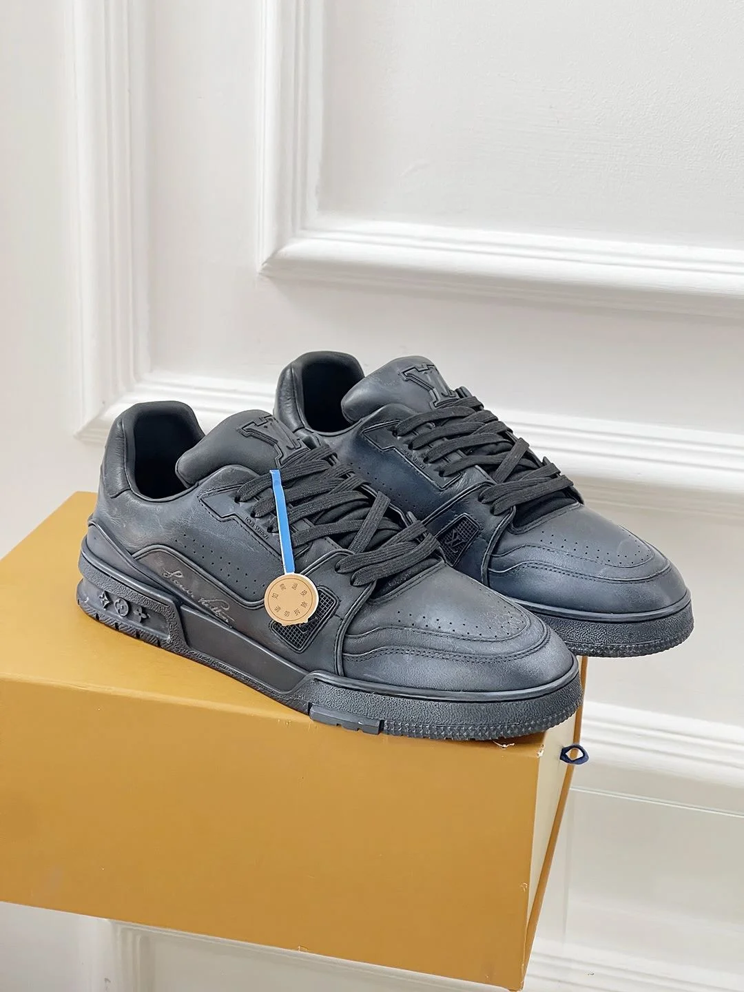 Timeless Louis Vuitton Trainer Sneaker 31454