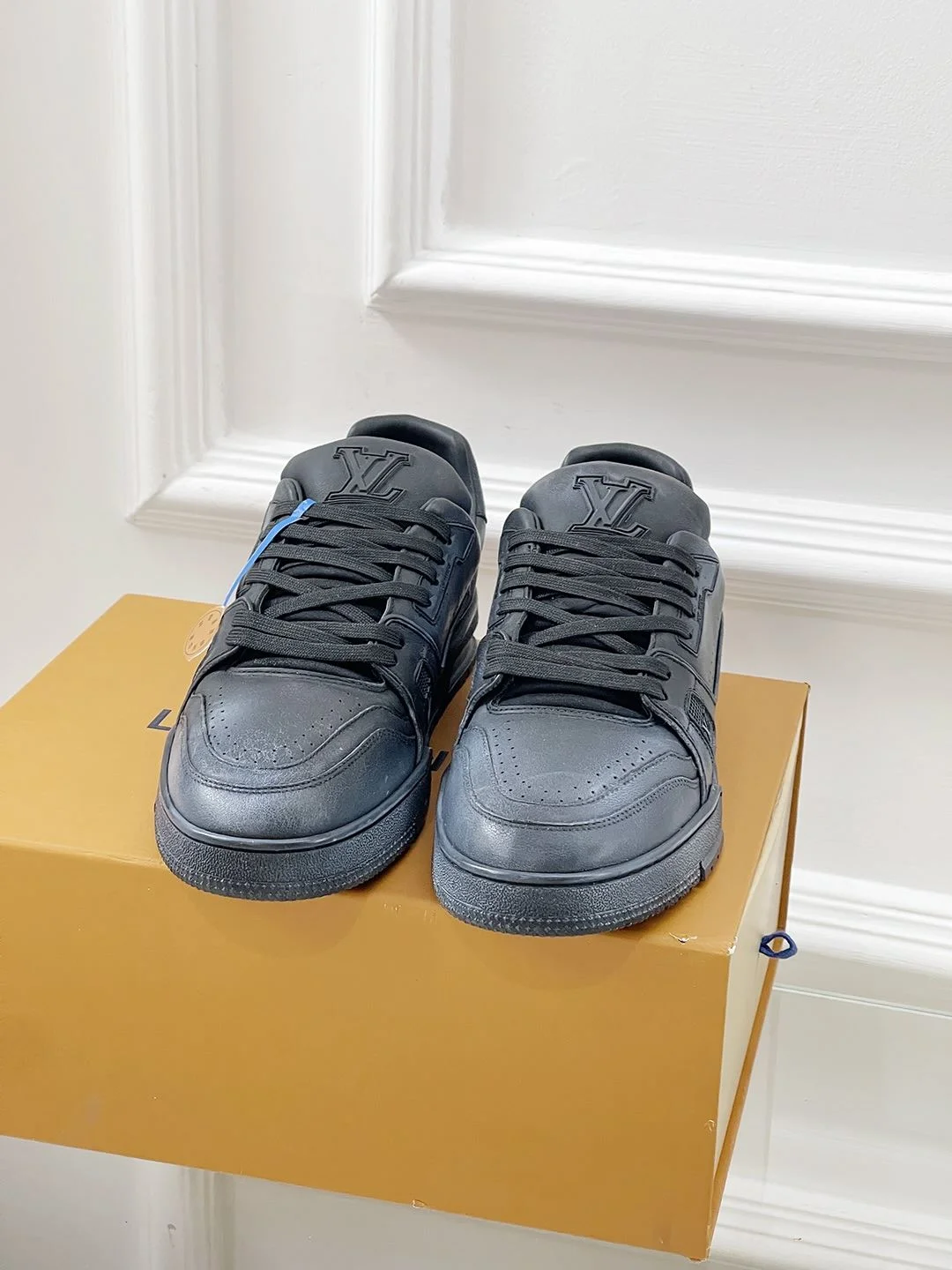 Timeless Louis Vuitton Trainer Sneaker 31454