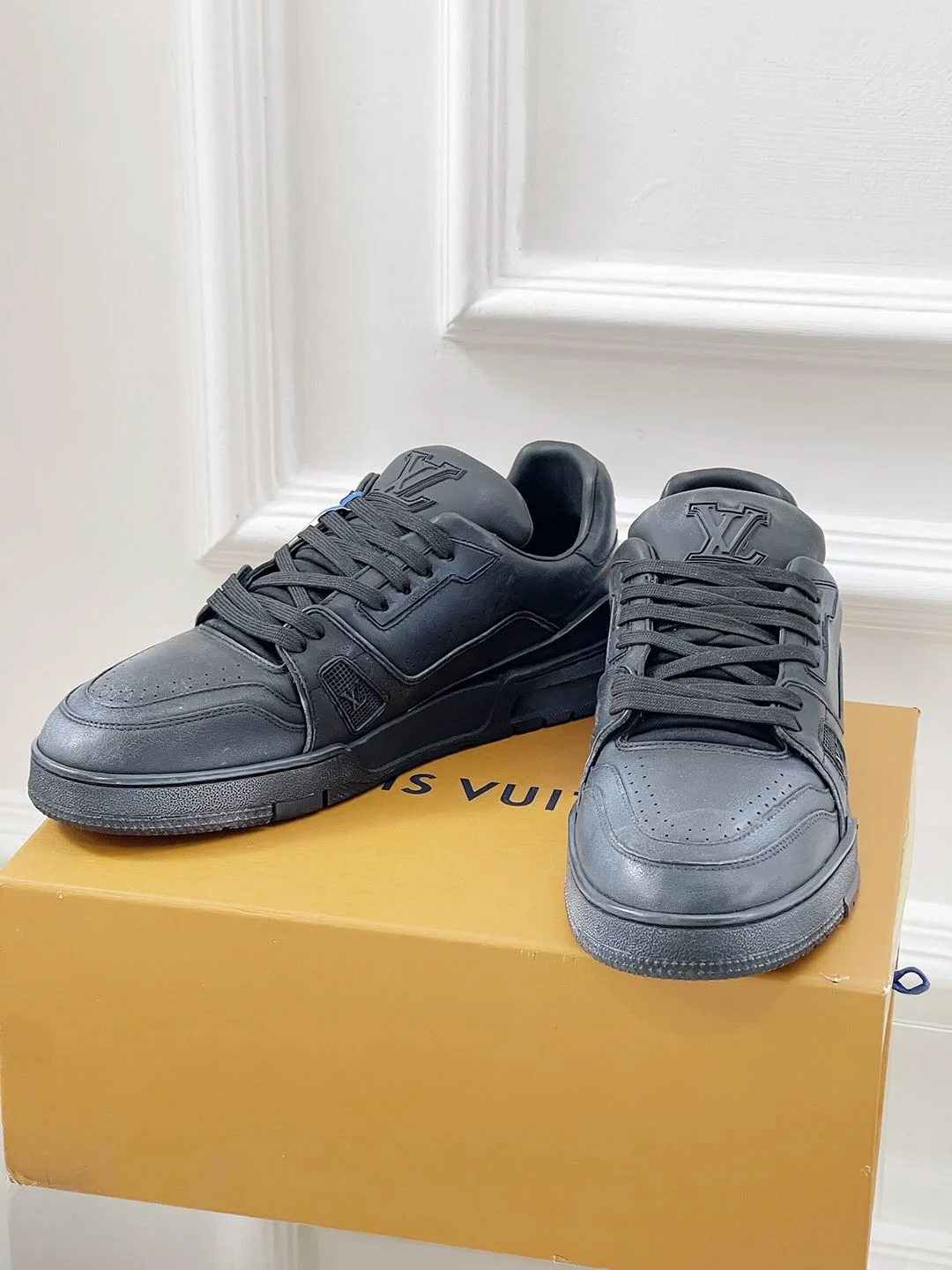 Timeless Louis Vuitton Trainer Sneaker 31454