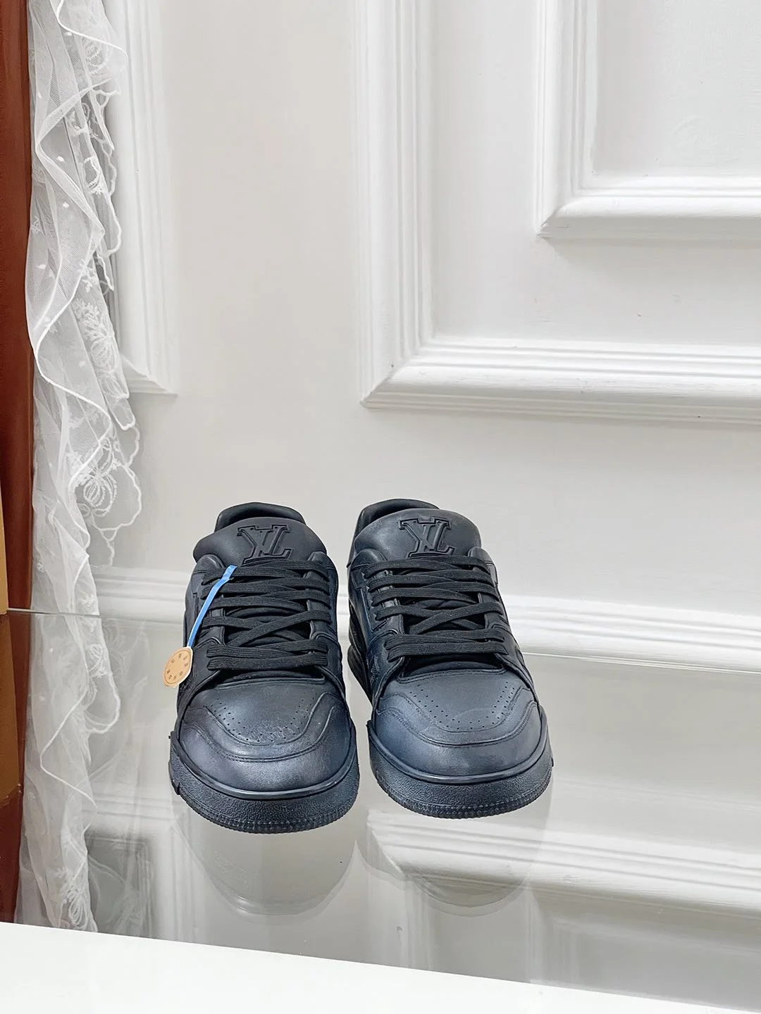 Timeless Louis Vuitton Trainer Sneaker 31454