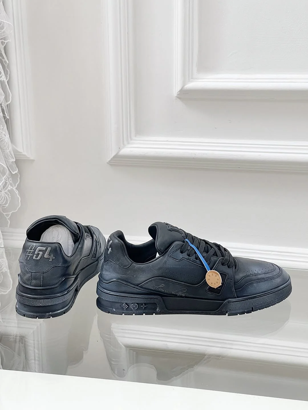 Timeless Louis Vuitton Trainer Sneaker 31454