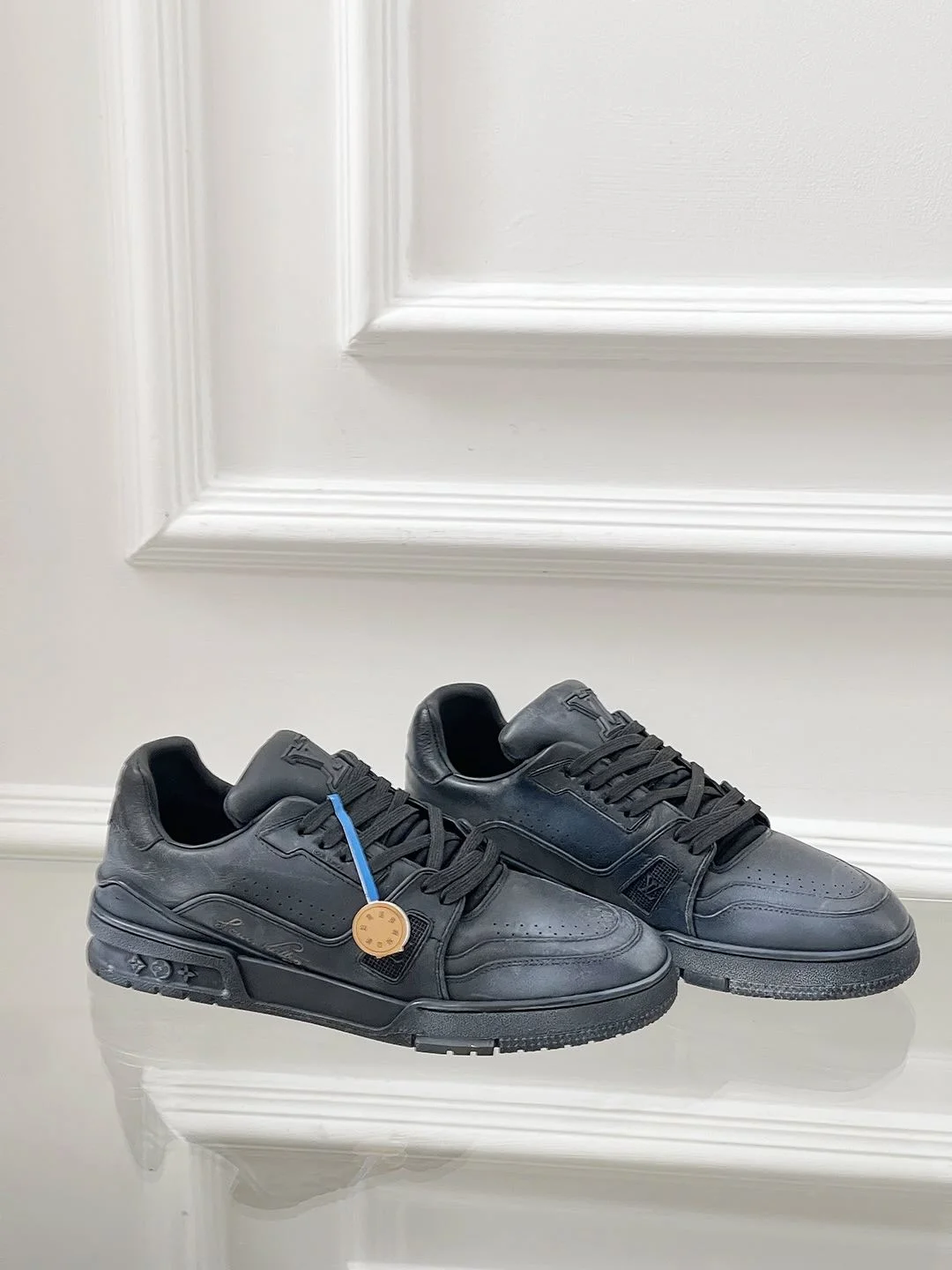 Timeless Louis Vuitton Trainer Sneaker 31454