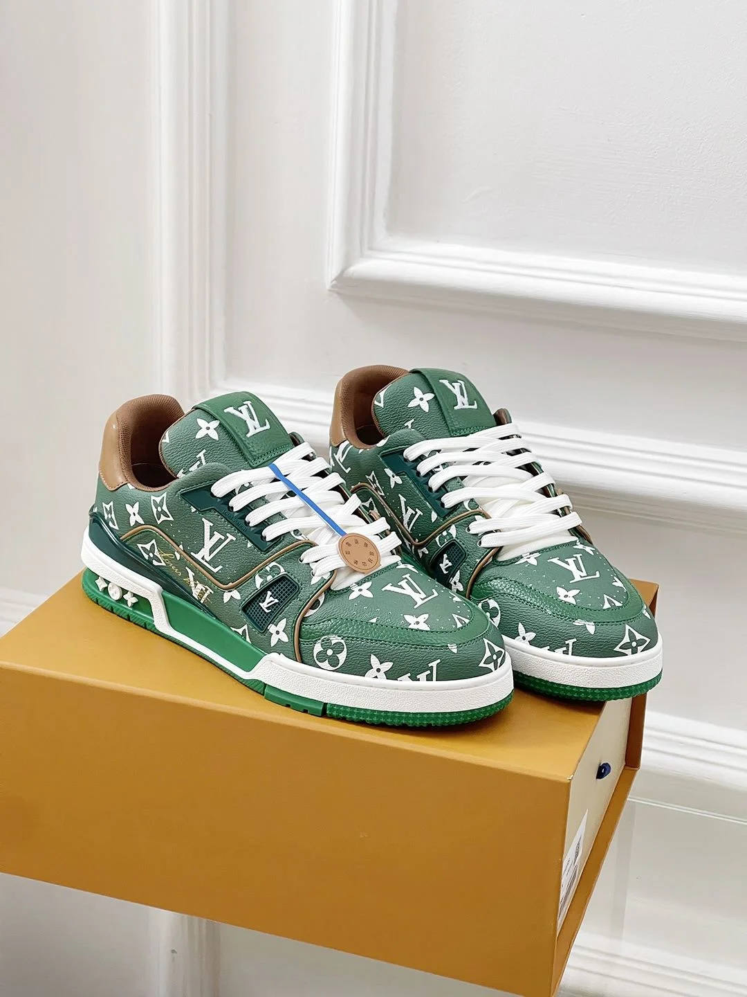 Versatile Louis Vuitton Trainer Sneaker 31471
