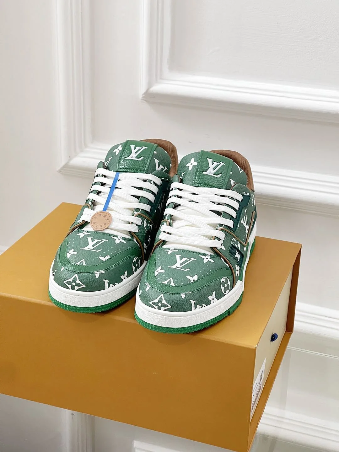 Versatile Louis Vuitton Trainer Sneaker 31471
