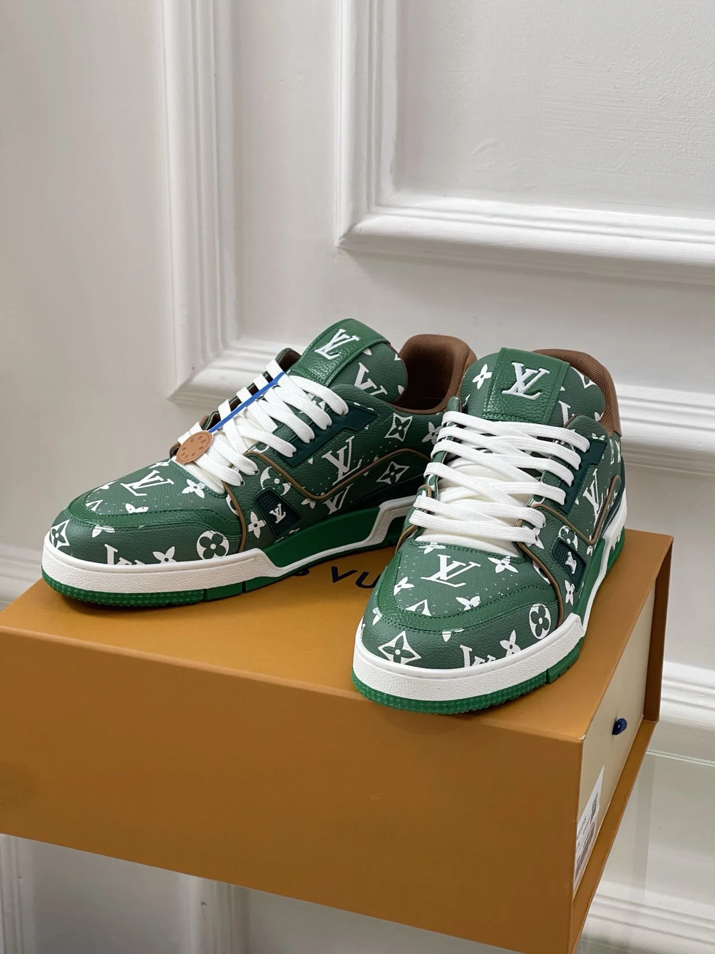 Versatile Louis Vuitton Trainer Sneaker 31471