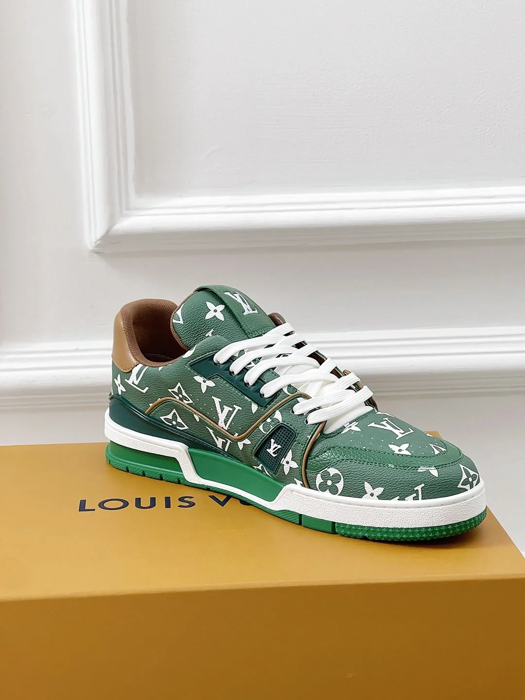 Versatile Louis Vuitton Trainer Sneaker 31471
