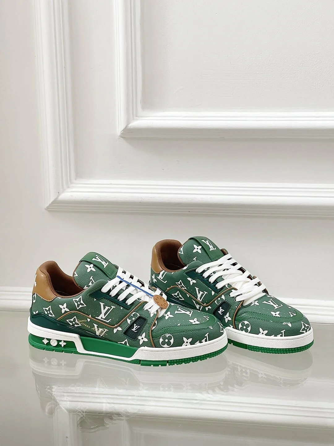 Versatile Louis Vuitton Trainer Sneaker 31471