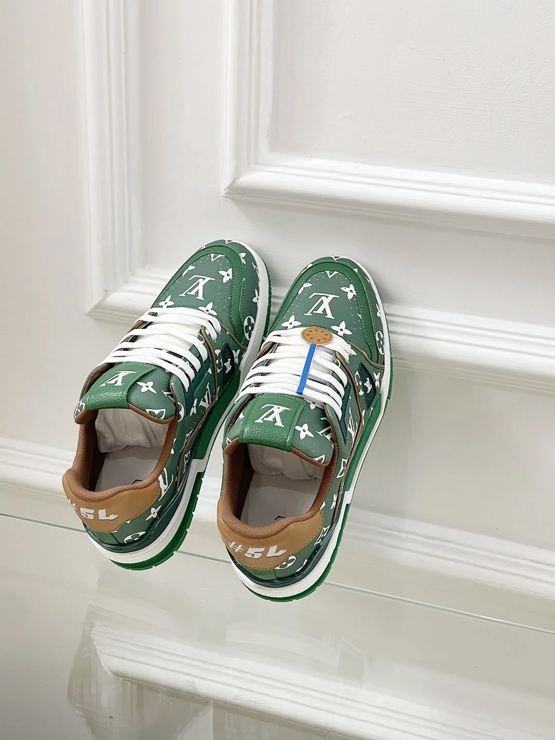 Versatile Louis Vuitton Trainer Sneaker 31471