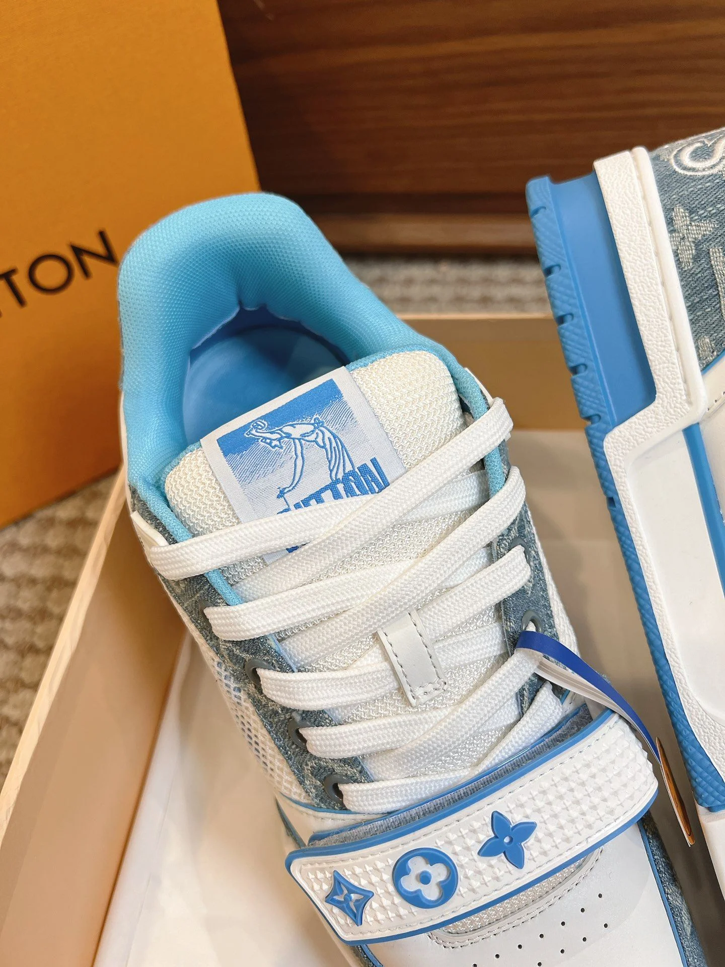 Durable Louis Vuitton Trainer Sneaker 31457