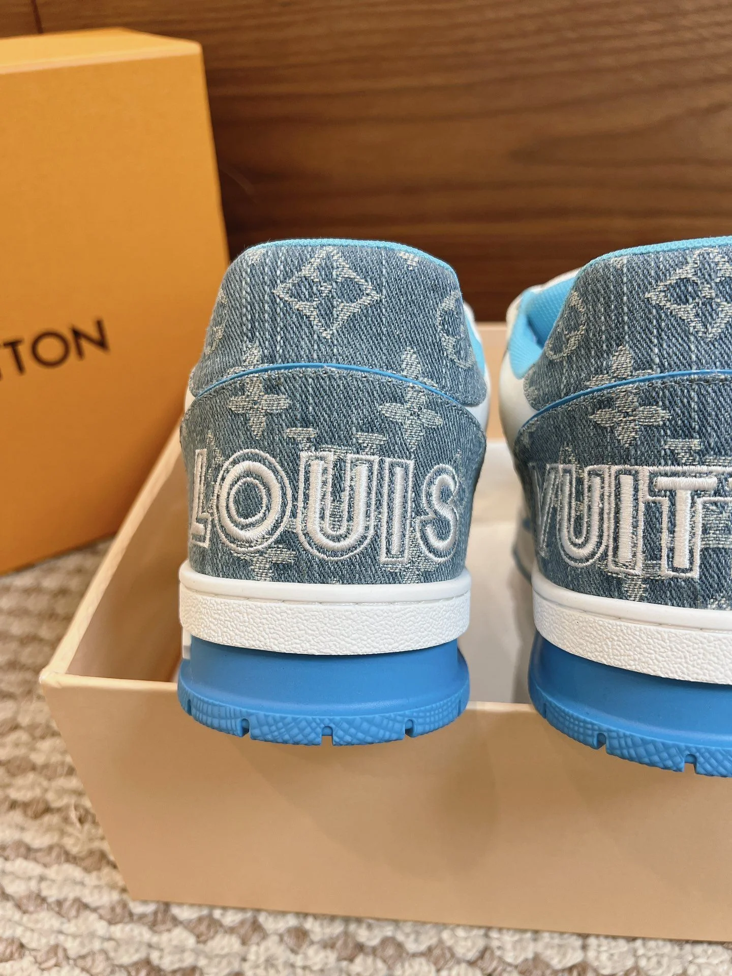 Durable Louis Vuitton Trainer Sneaker 31457