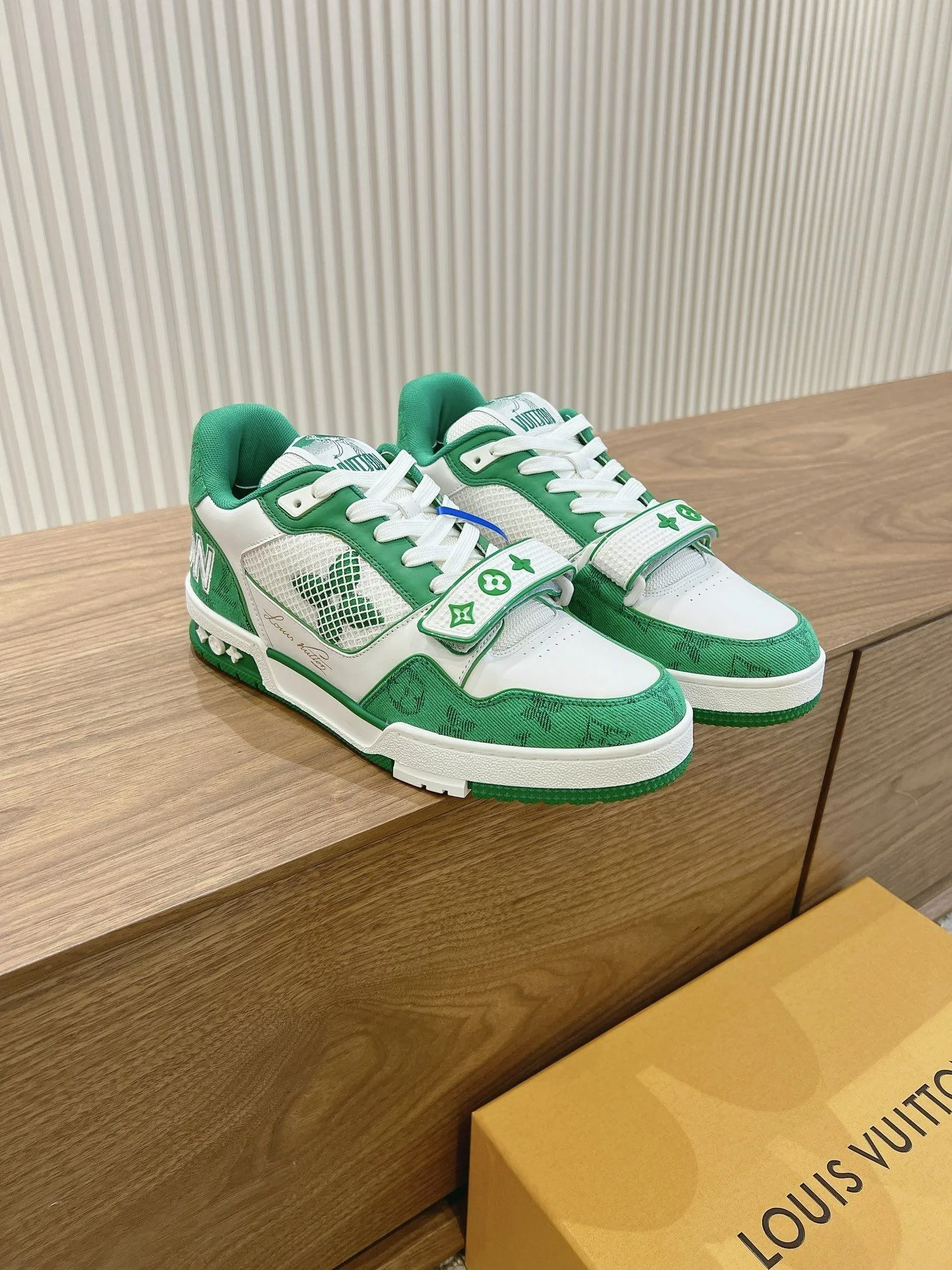 Stylish Louis Vuitton Trainer Sneaker 31462