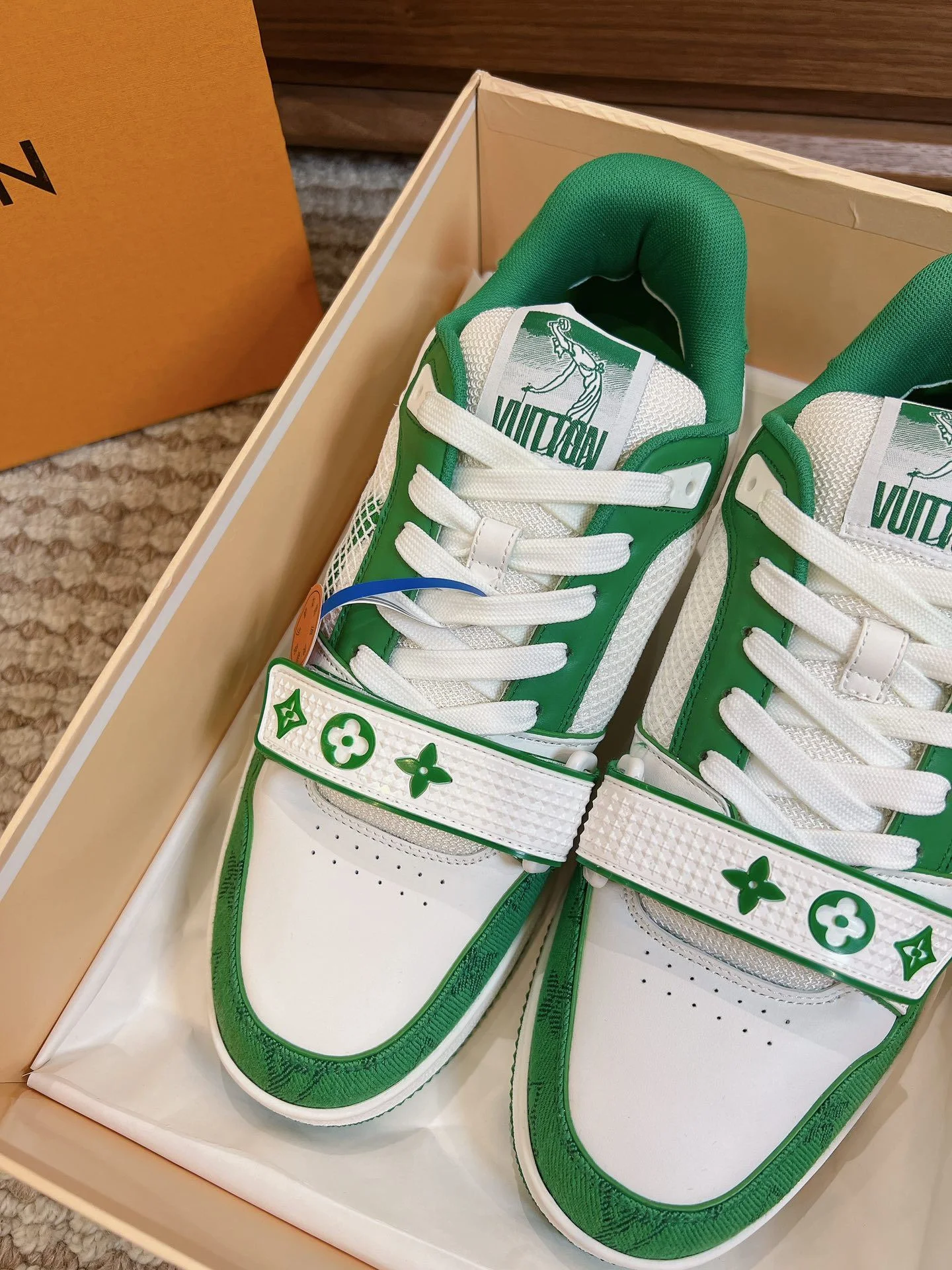 Stylish Louis Vuitton Trainer Sneaker 31462