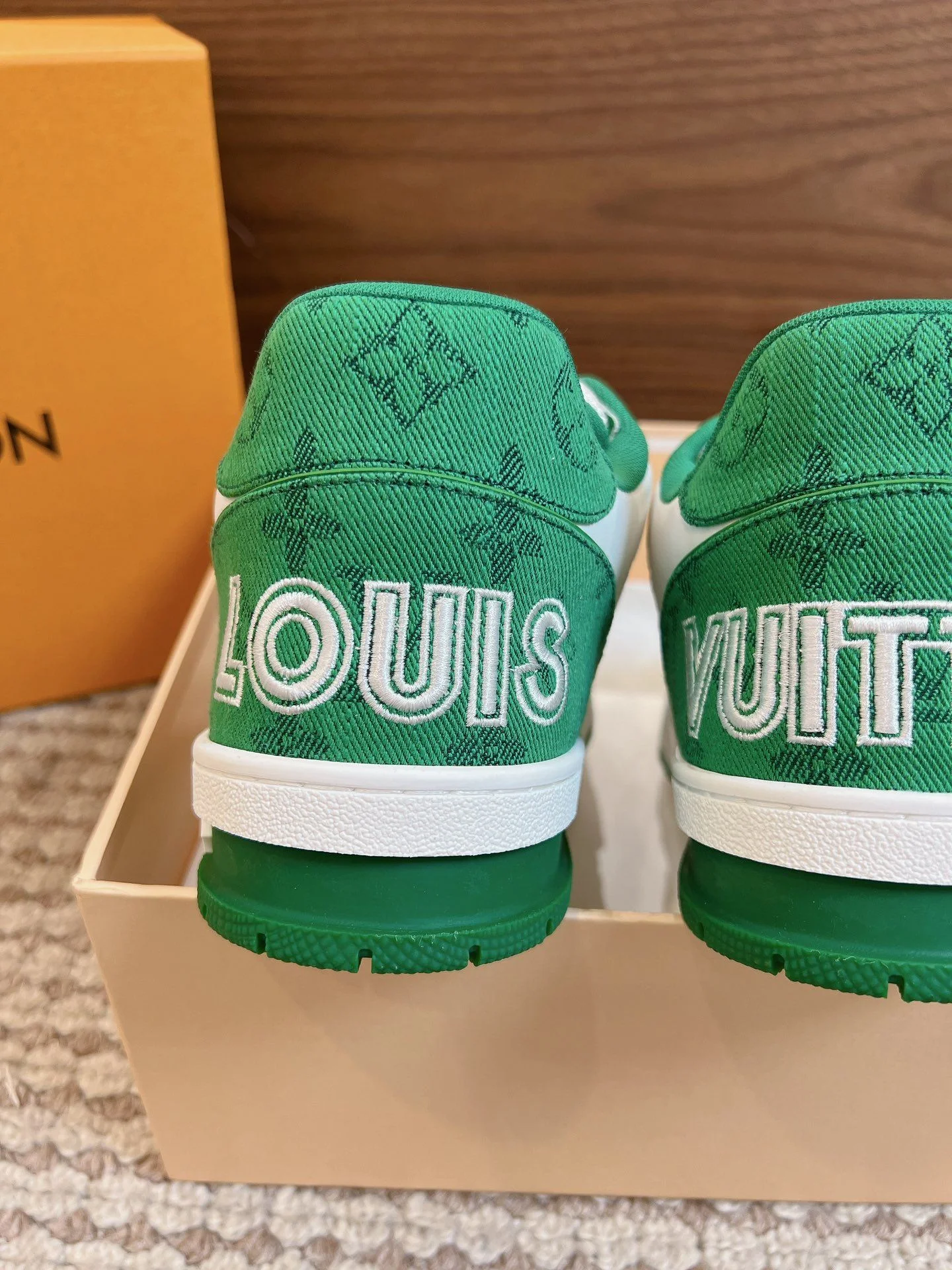 Stylish Louis Vuitton Trainer Sneaker 31462