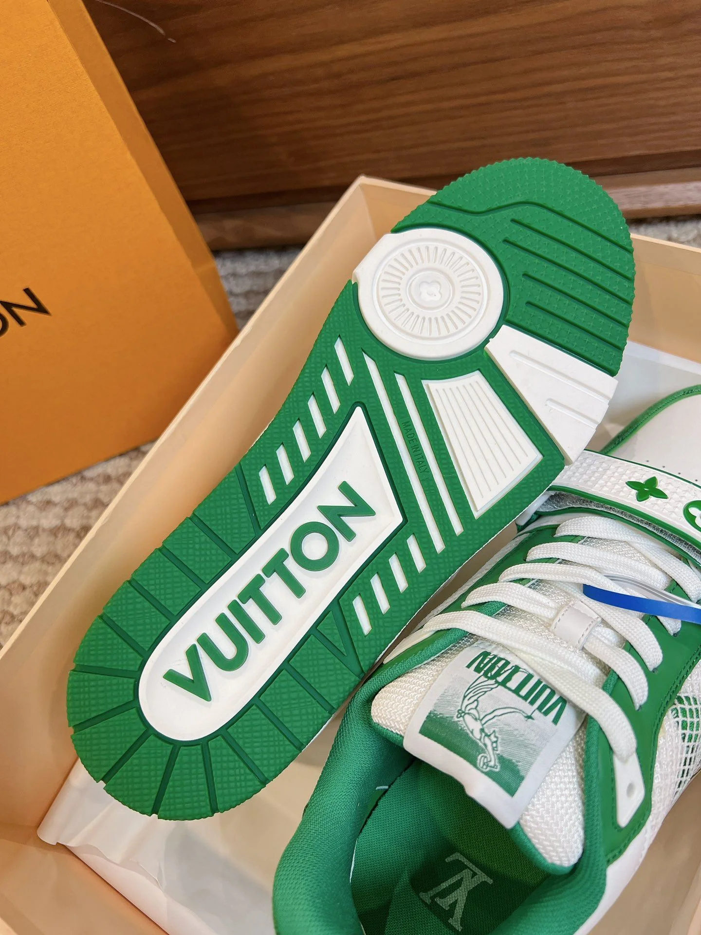 Stylish Louis Vuitton Trainer Sneaker 31462
