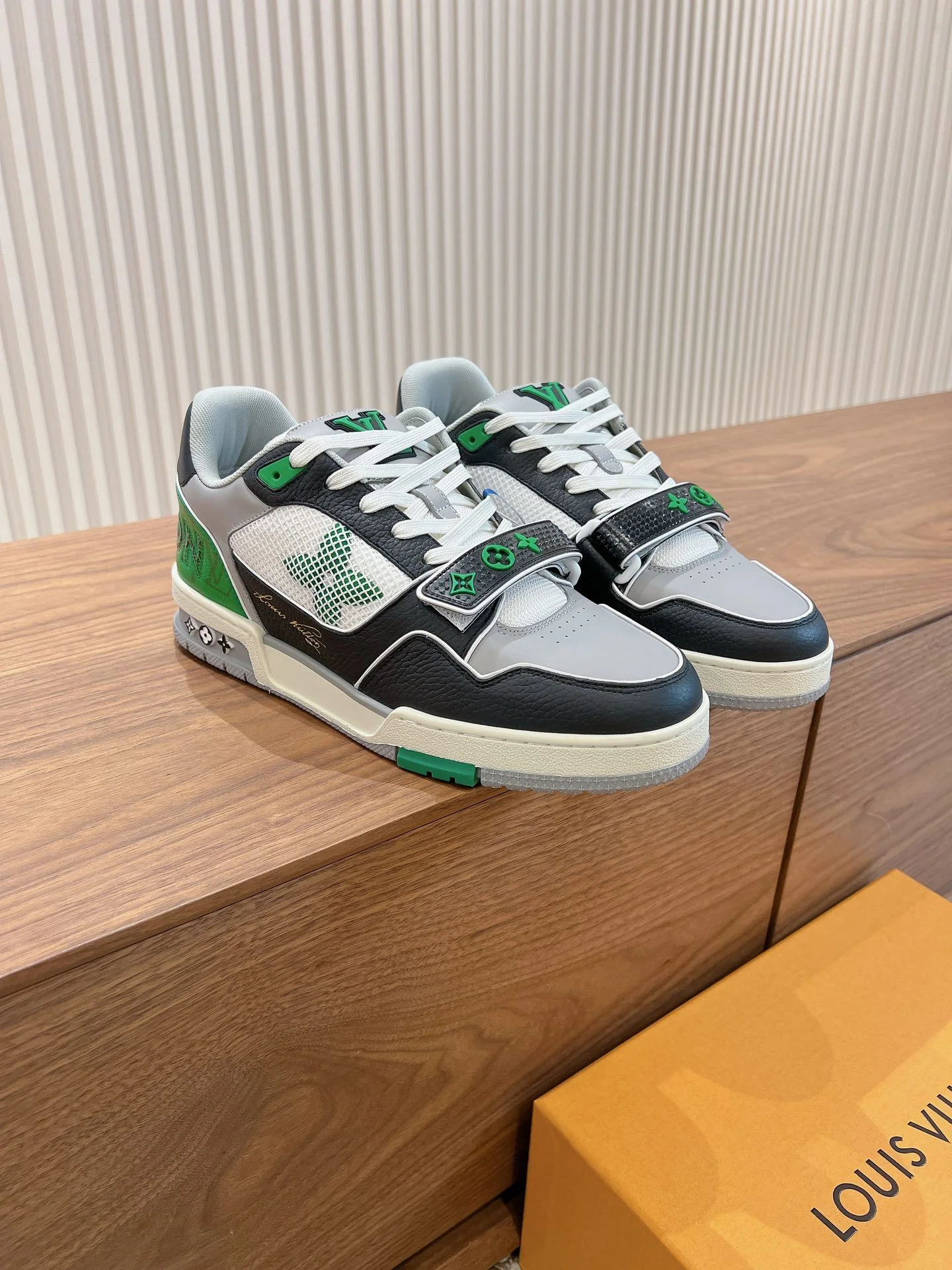 Louis Vuitton Trainer Sneaker Soft 31459