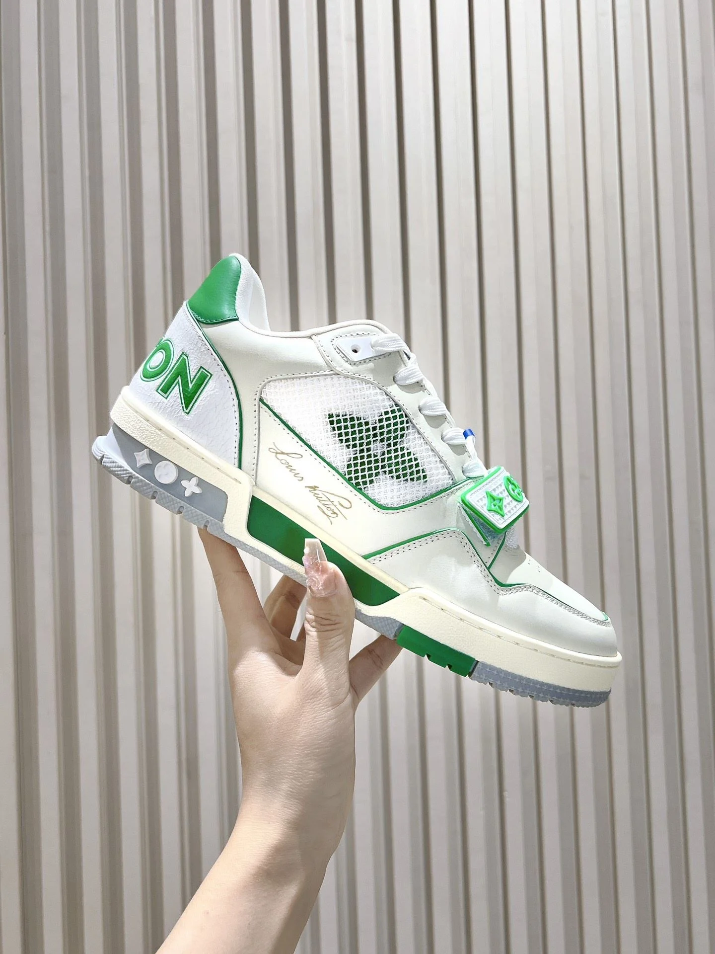 Bright Louis Vuitton Trainer Sneaker 31446