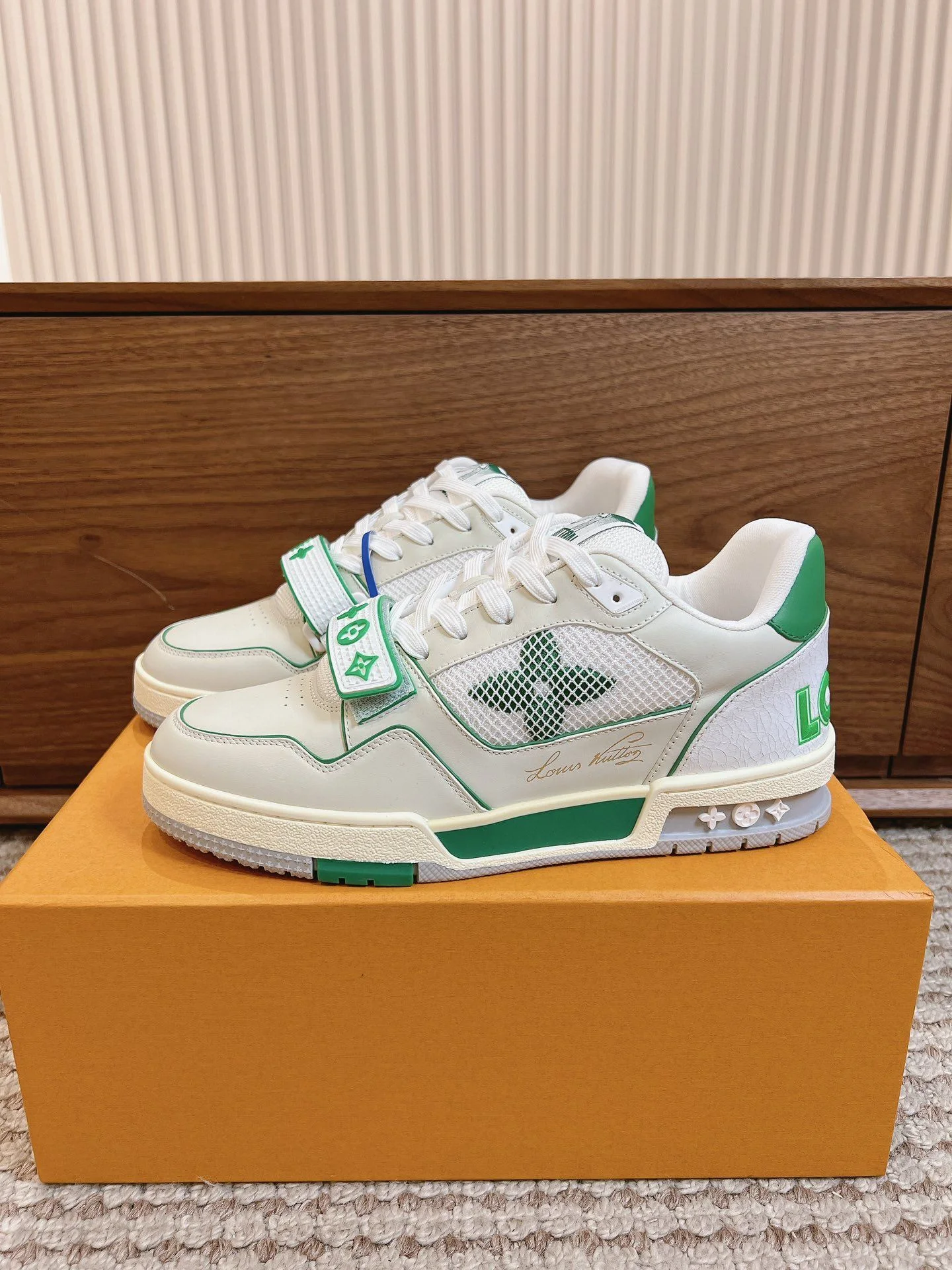 Bright Louis Vuitton Trainer Sneaker 31446