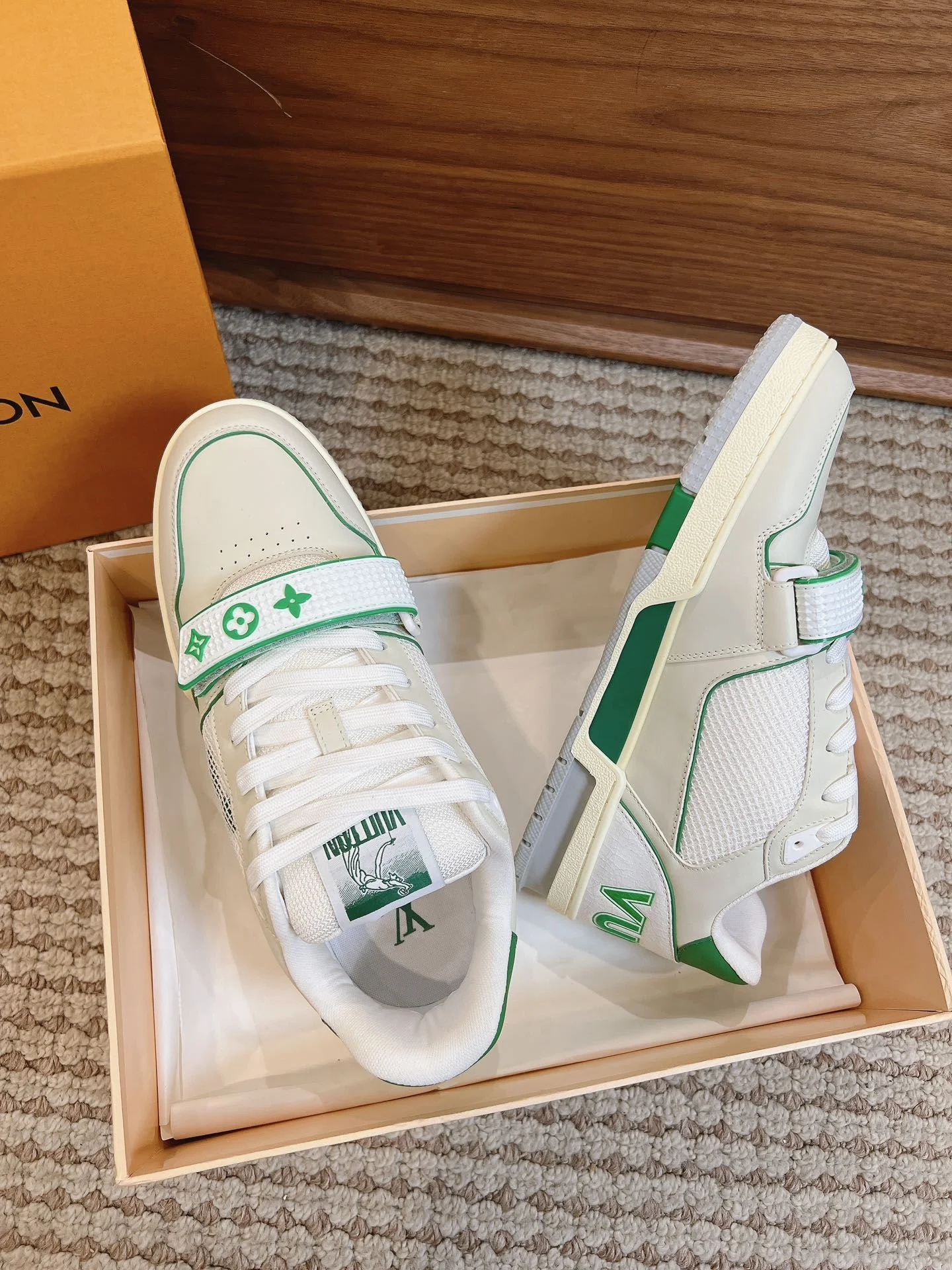 Bright Louis Vuitton Trainer Sneaker 31446