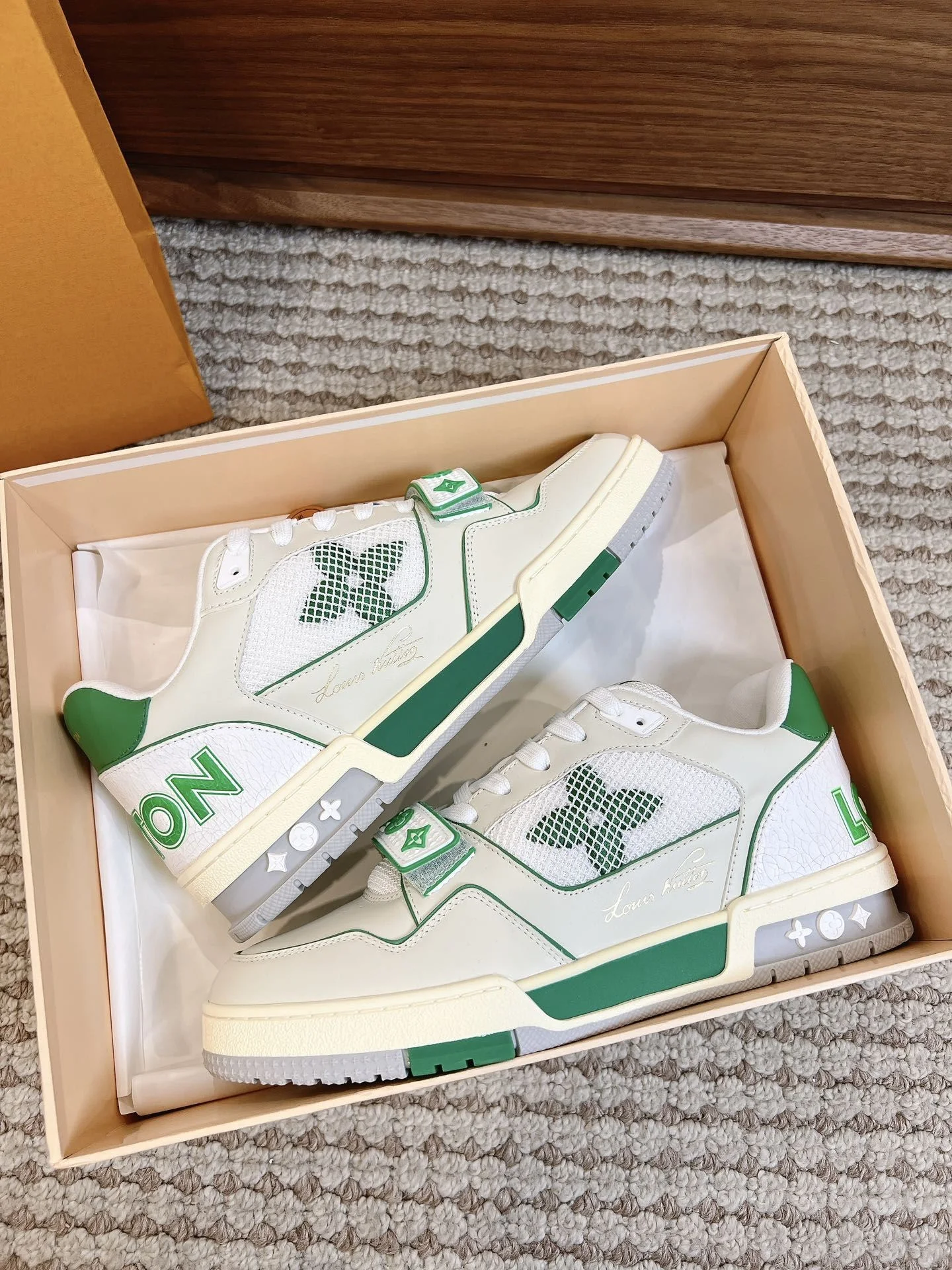Bright Louis Vuitton Trainer Sneaker 31446
