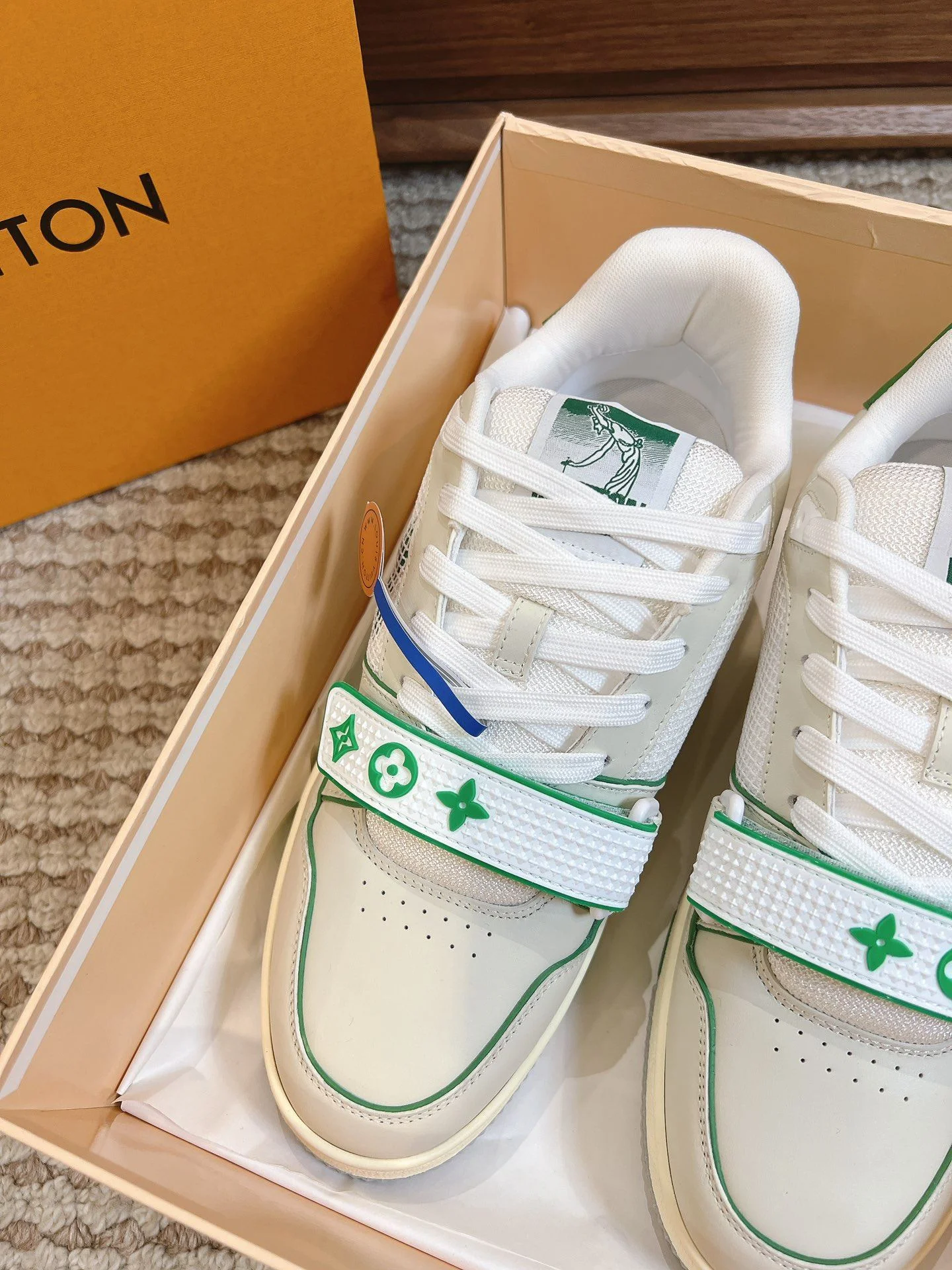 Bright Louis Vuitton Trainer Sneaker 31446